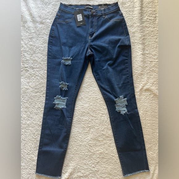 Fashion Nova - Always Leaving Jeans - Picture 2 of 6